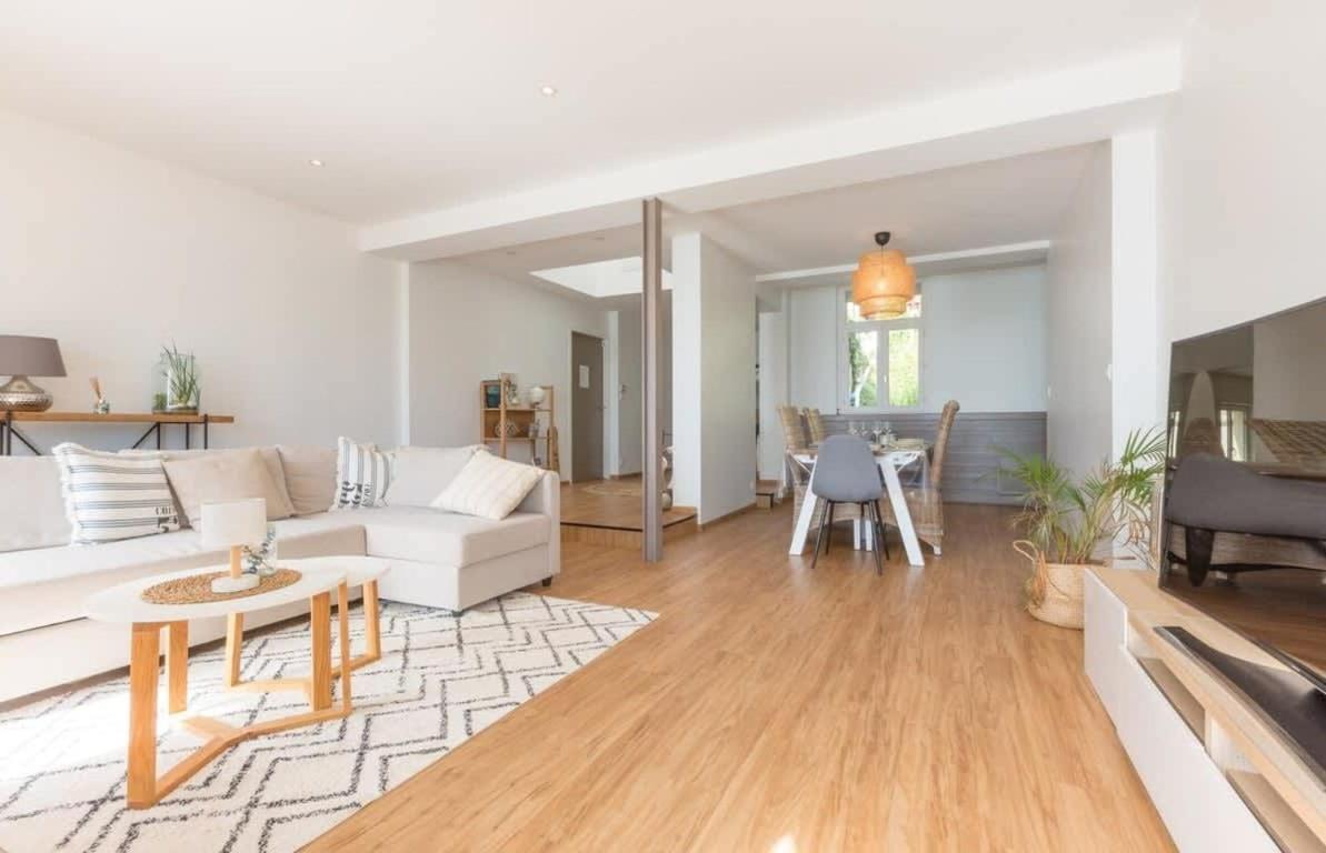 LES PIEDS DANS L'EAU - Bel appartement - Vue mer - 6 personnes Cancale Eksteriør bilde